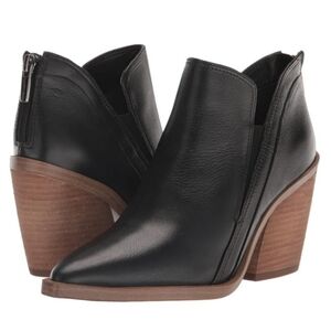 Vince Camuto Gradina Stacked Heel Ankle Bootie Size 8 Black Pointed Toe Boots